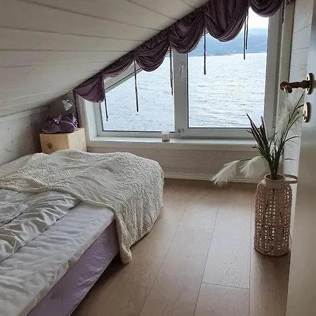 Småstranda Fjord Semesterbostad *