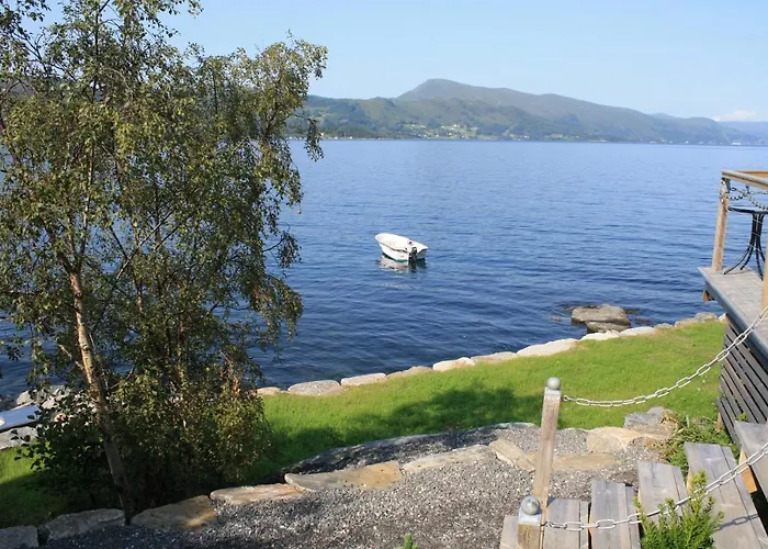 Semesterbostad Småstranda Fjord Aheim